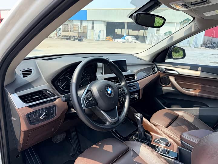 BMW X1 2016 x Drive 20 Li Luxury — фото 10