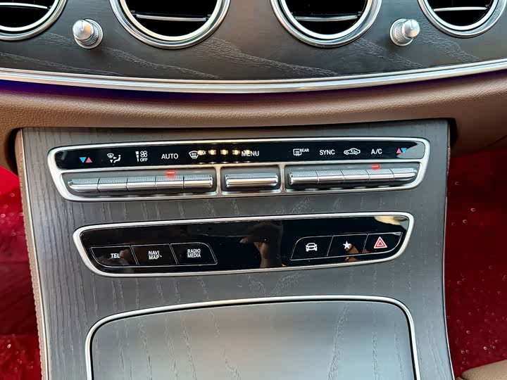 Mercedes-Benz E-Class 2021 E 300 L Premium — фото 24