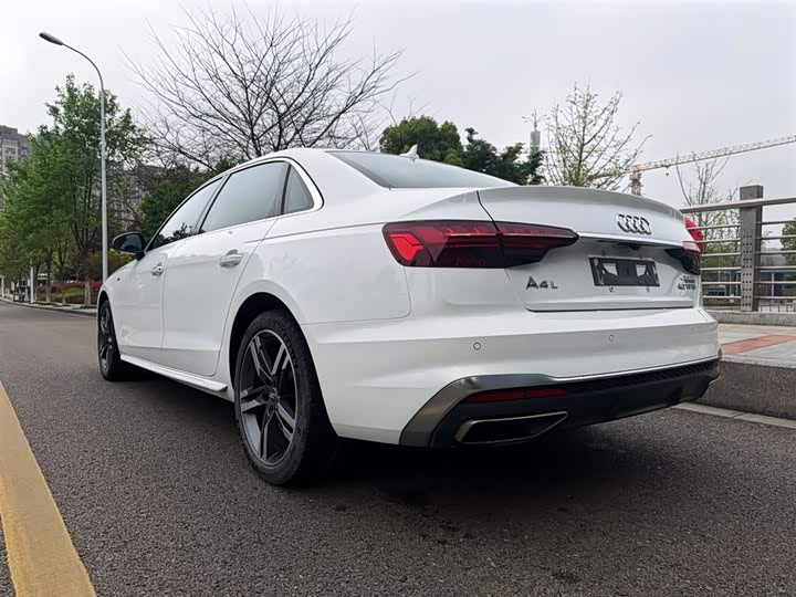 Audi A4L 2022 40 TFSI — фото 5