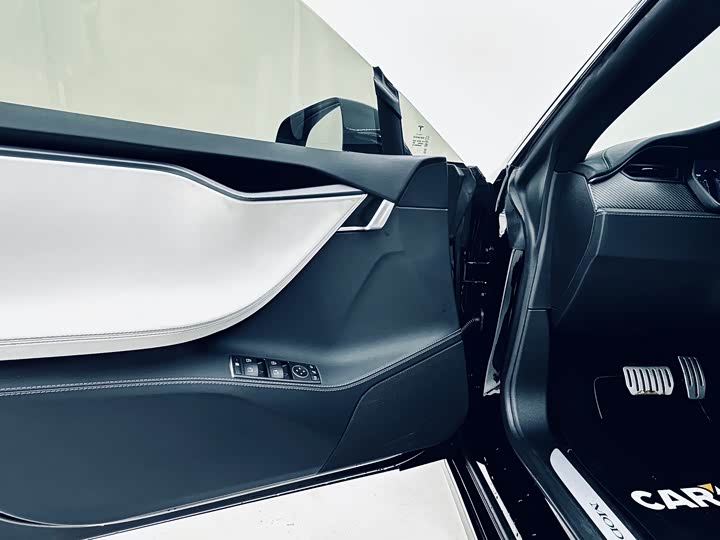 Tesla Model 2020 Performance — фото 13