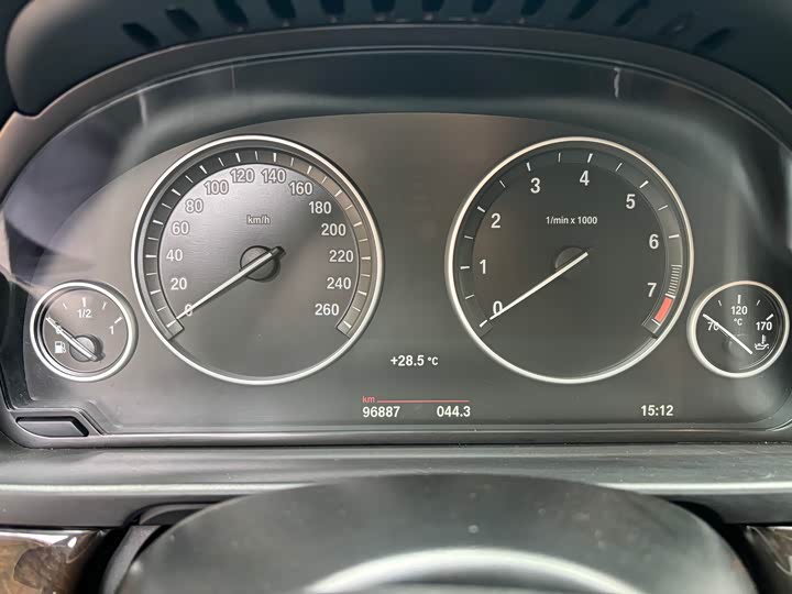 BMW 5-Series 2017 525 Li Leading — фото 13