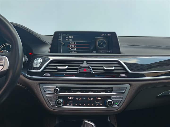 BMW 7-Series 2016 740 Li Leading — фото 14