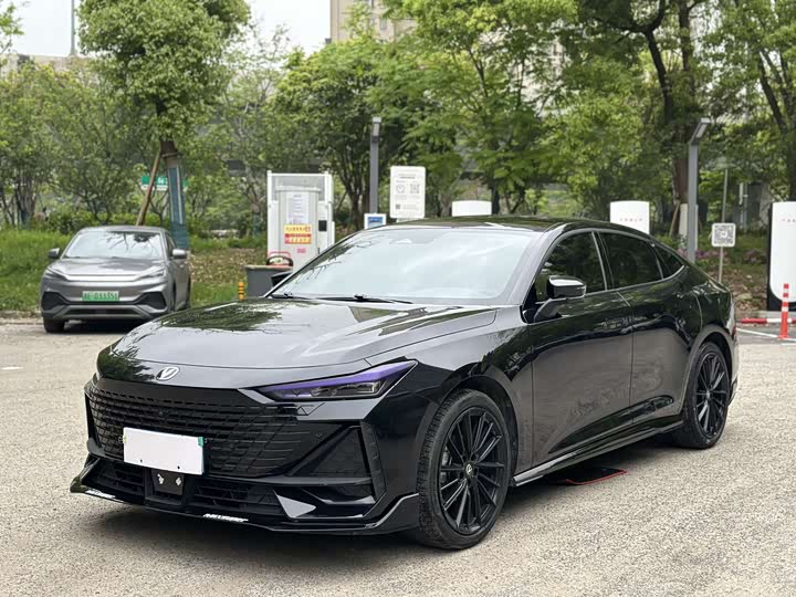 Changan UNI-V 2023 1.5 T — фото 1