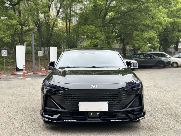 Changan UNI-V 2023 1.5 T — фото 2