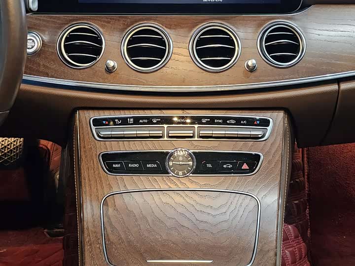 Mercedes-Benz E-Class 2019 E 300 L — фото 7