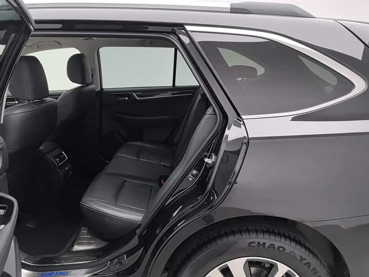 Subaru Outback — фото 15