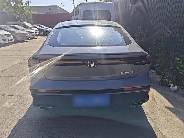 Changan UNI-V 2024 1.5 T Premium — фото 6