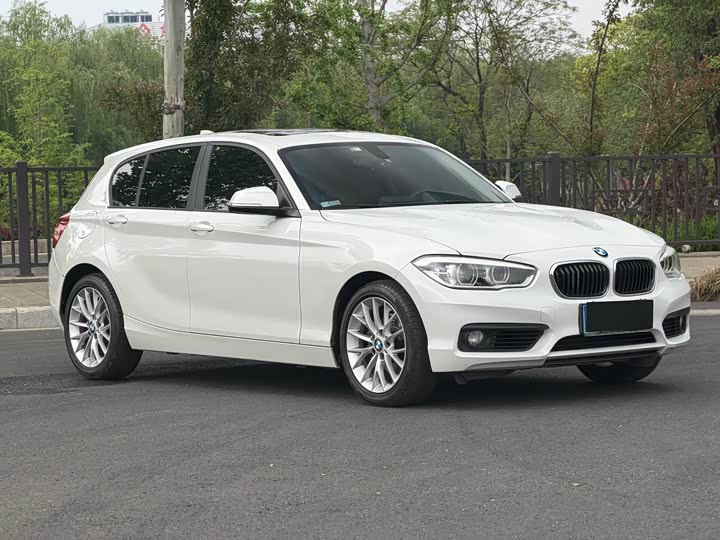 BMW 1-Series 2015 120i Leading — фото 3