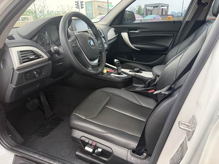 BMW 1-Series 2015 120i Leading — фото 8