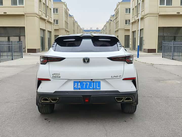 Changan UNI-T 2022 1.5 T Premium — фото 8