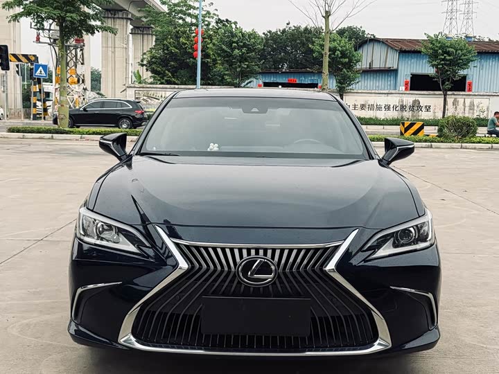 Lexus ES 2020 200 — фото 2