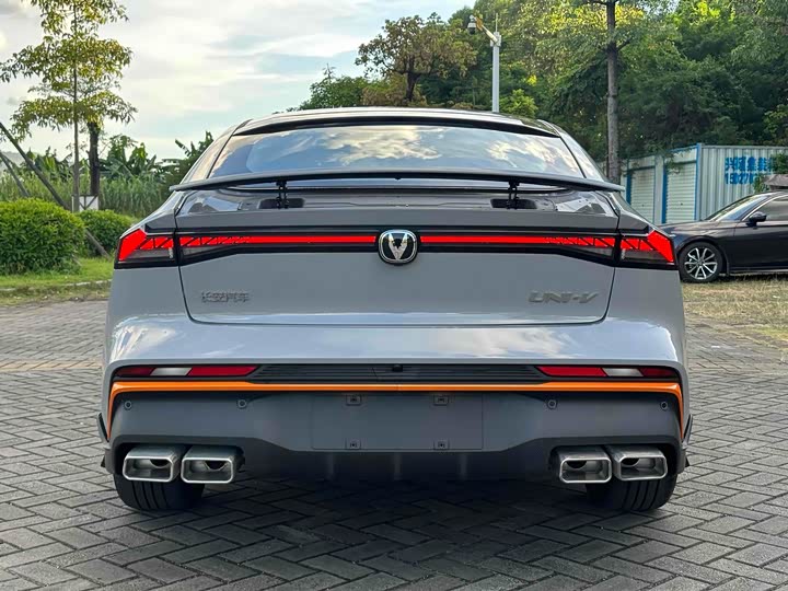 Changan UNI-V 2024 1.5 T Sport — фото 7