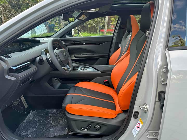 Changan UNI-V 2024 1.5 T Sport — фото 11