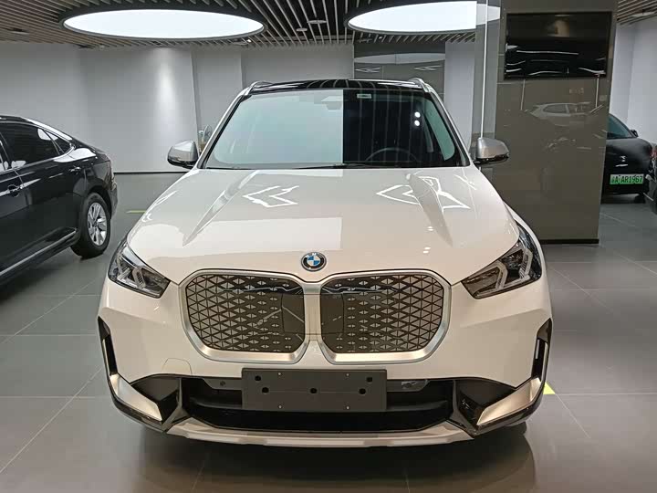 BMW iX1 eDrive25L X — фото 2