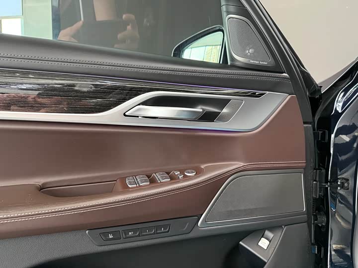 BMW 7 Series — фото 15