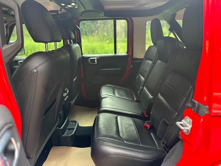 Jeep Wrangler — фото 12