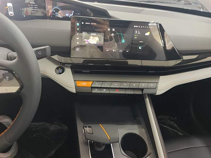 Changan UNI-V 2024 i DD 136km — фото 10