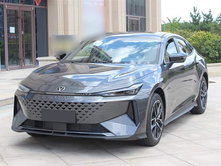 Changan UNI-V 2024 i DD 136km — фото 1