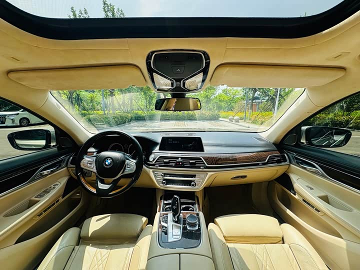BMW 7 Series 750Li xDrive — фото 11