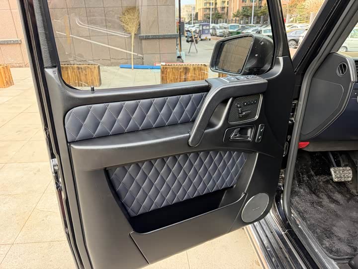 Mercedes-Benz G-Class 2018 AMG G 63 — фото 9
