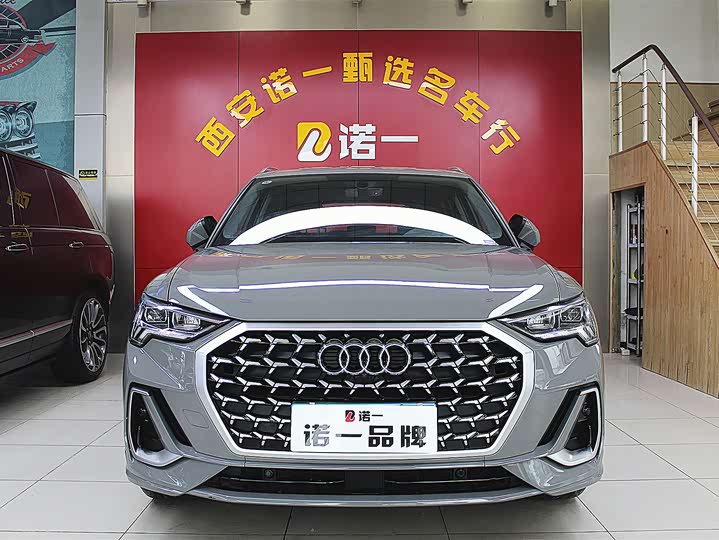 Audi Q3 2024 40 TFSI — фото 2