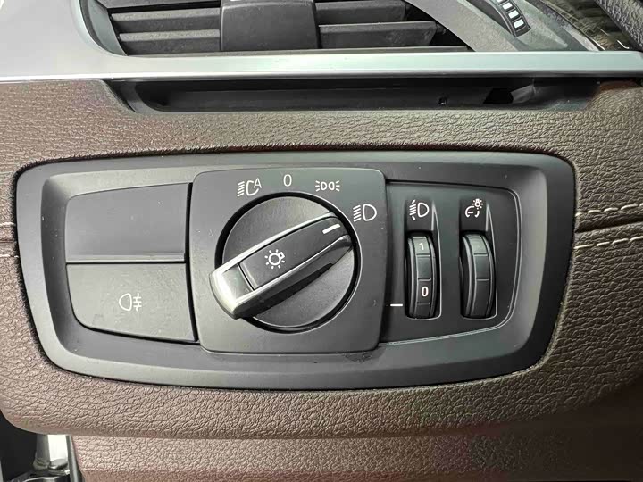 BMW X1 2022 x Drive 25 Li — фото 10