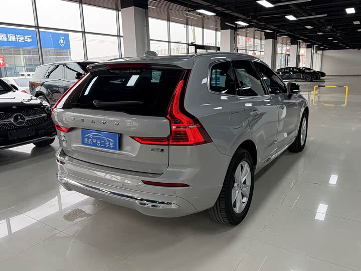 Volvo XC60 2022 B 5 4 WD — фото 4