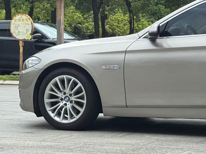 BMW 5 Series 525Li — фото 19