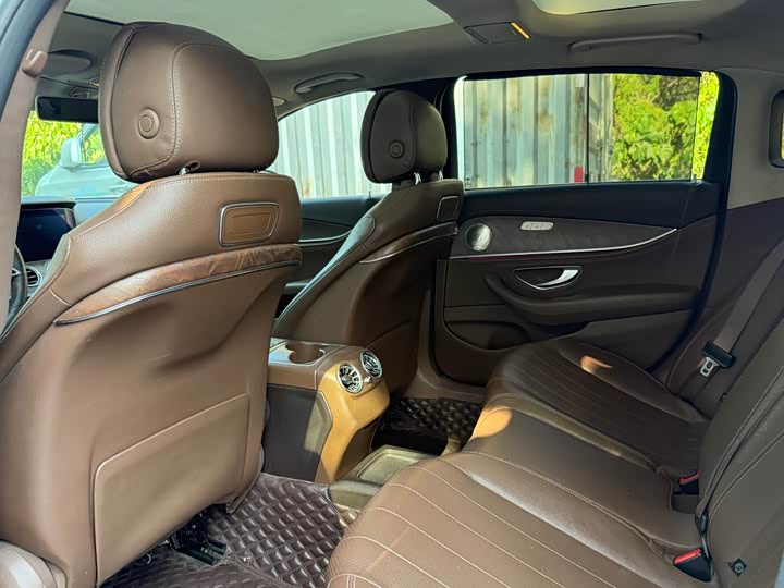 Mercedes-Benz E-Class 2017 E 300 L Luxury — фото 5