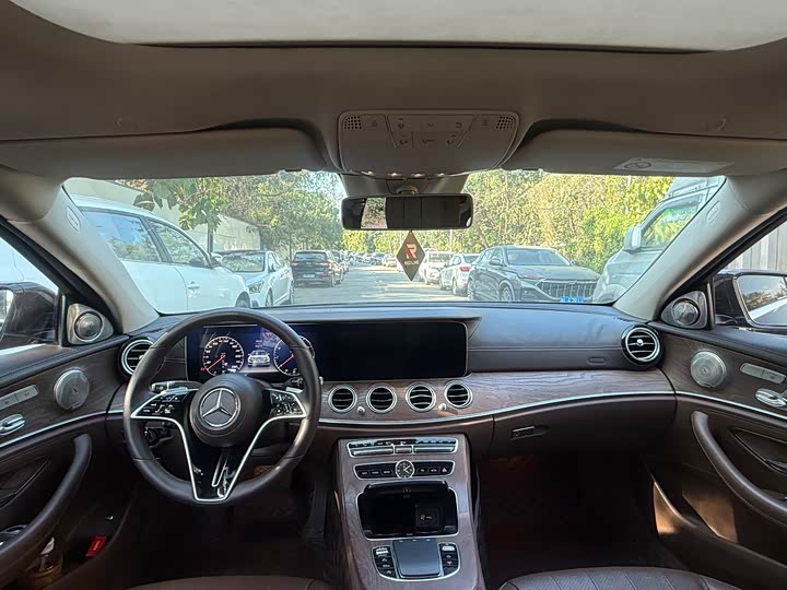 Mercedes-Benz E-Class 2017 E 300 L Luxury — фото 6