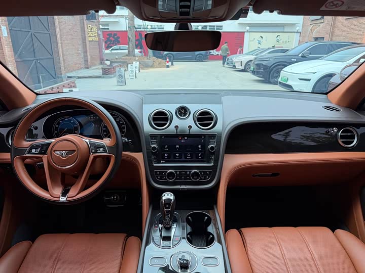 Bentley Bentayga — фото 11