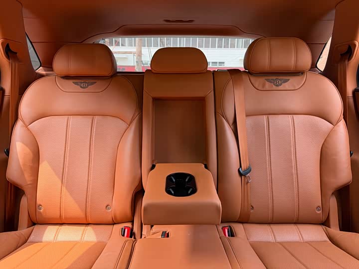Bentley Bentayga — фото 13
