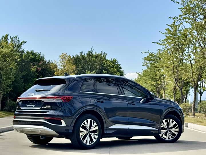 Audi Q4 e-tron 2022 40 e-tron — фото 5