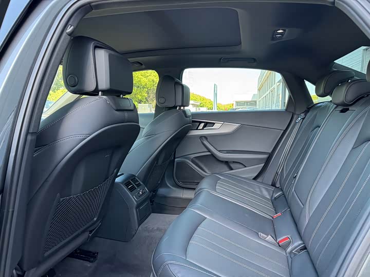 Audi A4L 2024 40 TFSI quattro RS — фото 8