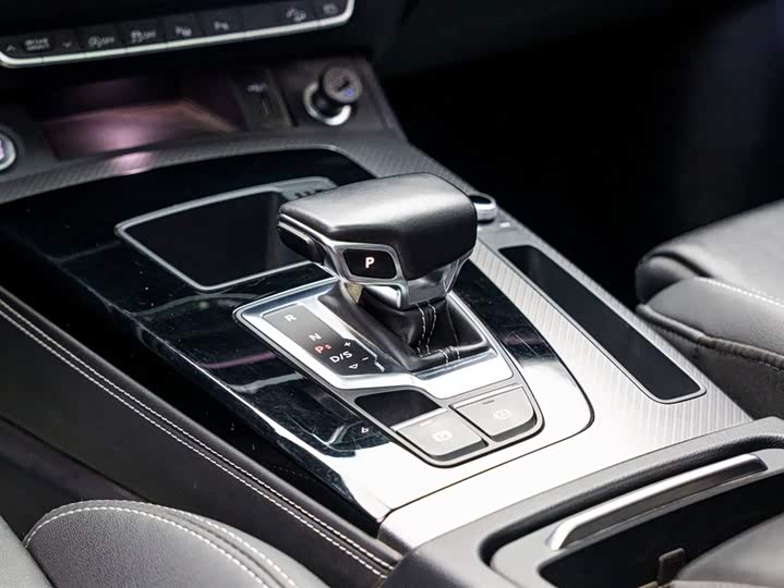 Audi Q5L 2022 40 T — фото 14