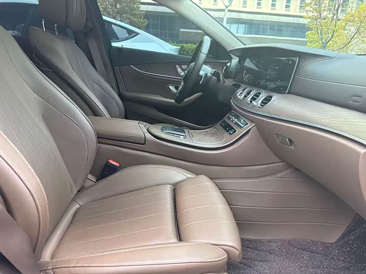 Mercedes-Benz E-Class 2022 E 300 L Luxury — фото 12