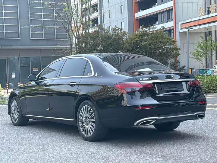 Mercedes-Benz E-Class 2022 E 300 L Luxury — фото 16
