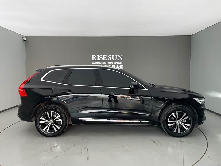 Volvo XC60 2023 B 5 4 WD — фото 11