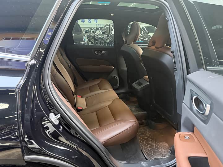 Volvo XC60 2025 B 5 4 WD — фото 16