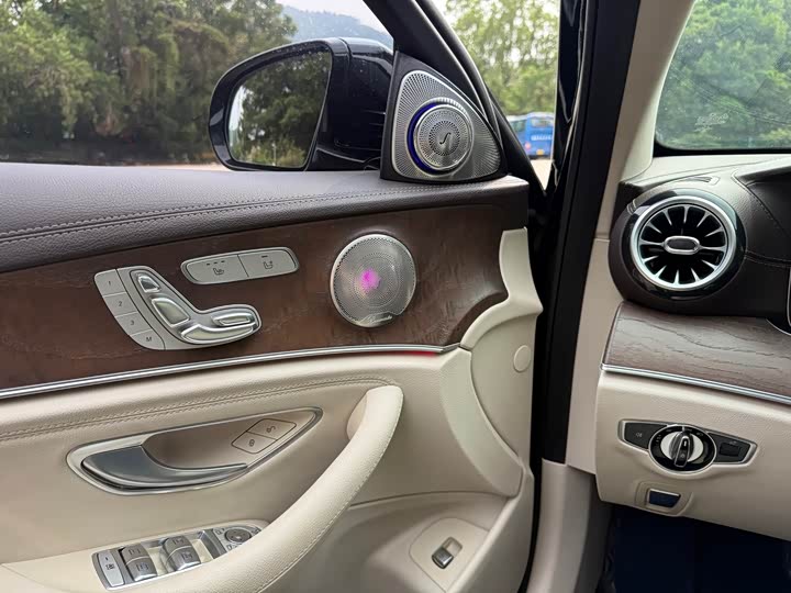 Mercedes-Benz E-Class 2018 E 300 L Luxury — фото 7