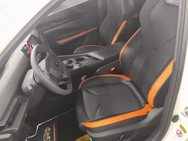 Changan UNI-V 2023 1.5 T — фото 8