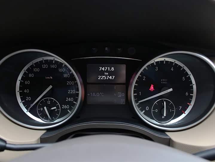 Mercedes-Benz R-Class 2015 R 320 4 MATIC Luxury — фото 15