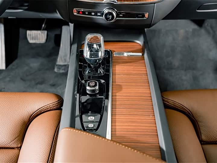 Volvo XC60 2025 B 5 4 WD — фото 13