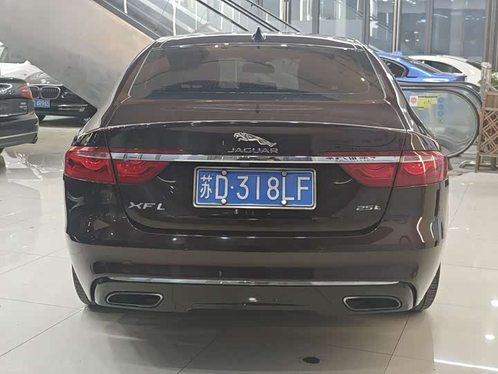 Jaguar XFL 2017 XFL 2.0 T 240 PS — фото 17