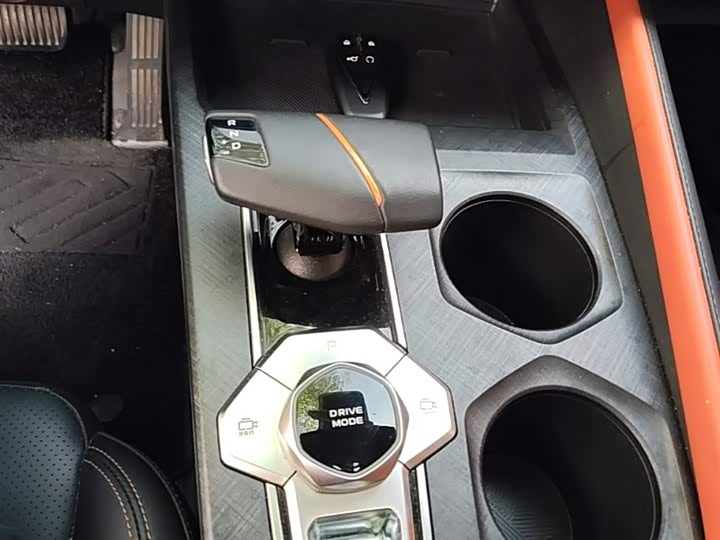 Changan UNI-V 2022 1.5 T Premium — фото 14