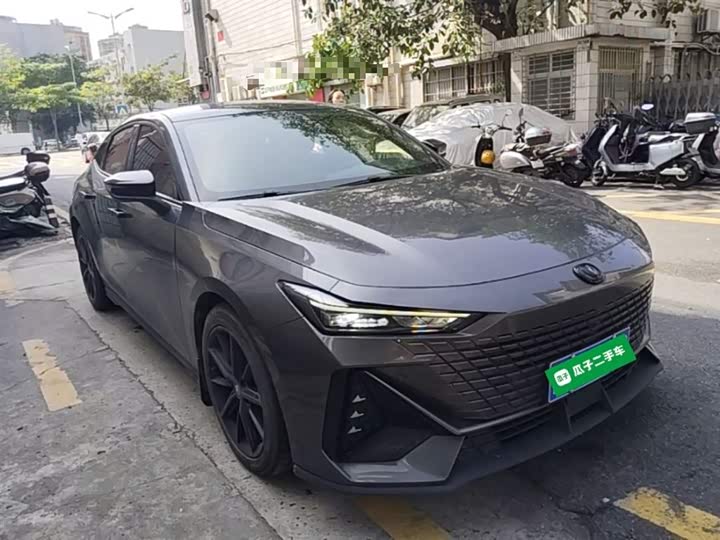 Changan UNI-V 2022 1.5 T Premium — фото 4