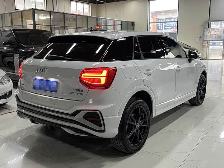 Audi Q2L 2023 35 TFSI — фото 6