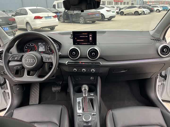 Audi Q2L 2023 35 TFSI — фото 8
