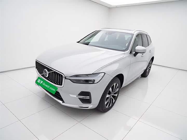 Volvo XC60 2025 B 5 4 WD — фото 3