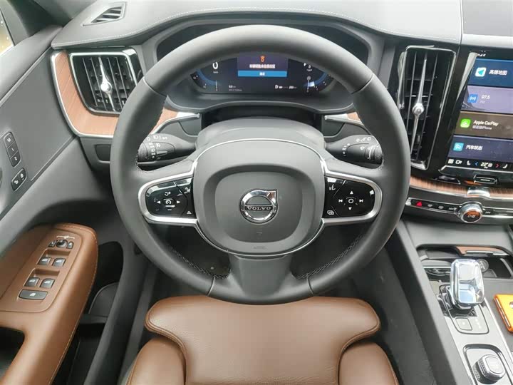 Volvo XC60 2025 B 5 4 WD — фото 17